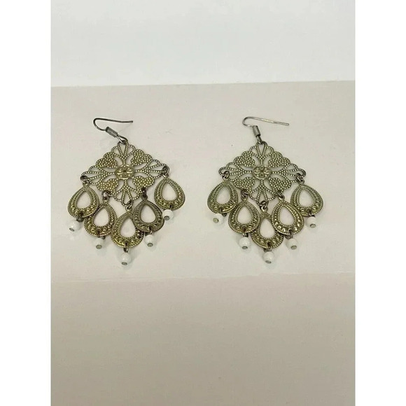 VTG Vintage Pierced Earrings Bronze Gold Tone White Bead Chandelier Dangle Boho - Picture 1 of 7
